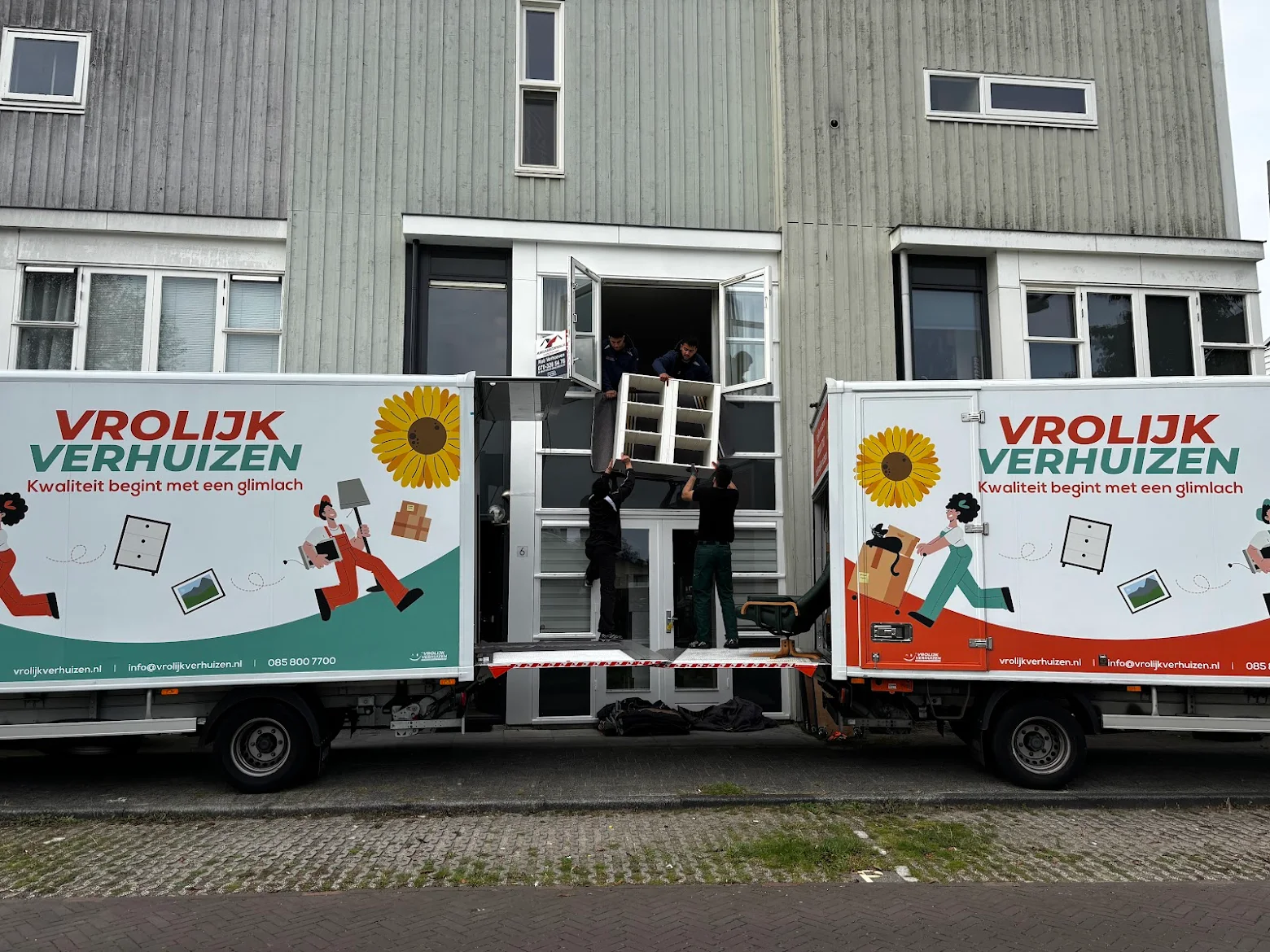 3 verhuizers plus bus takelen