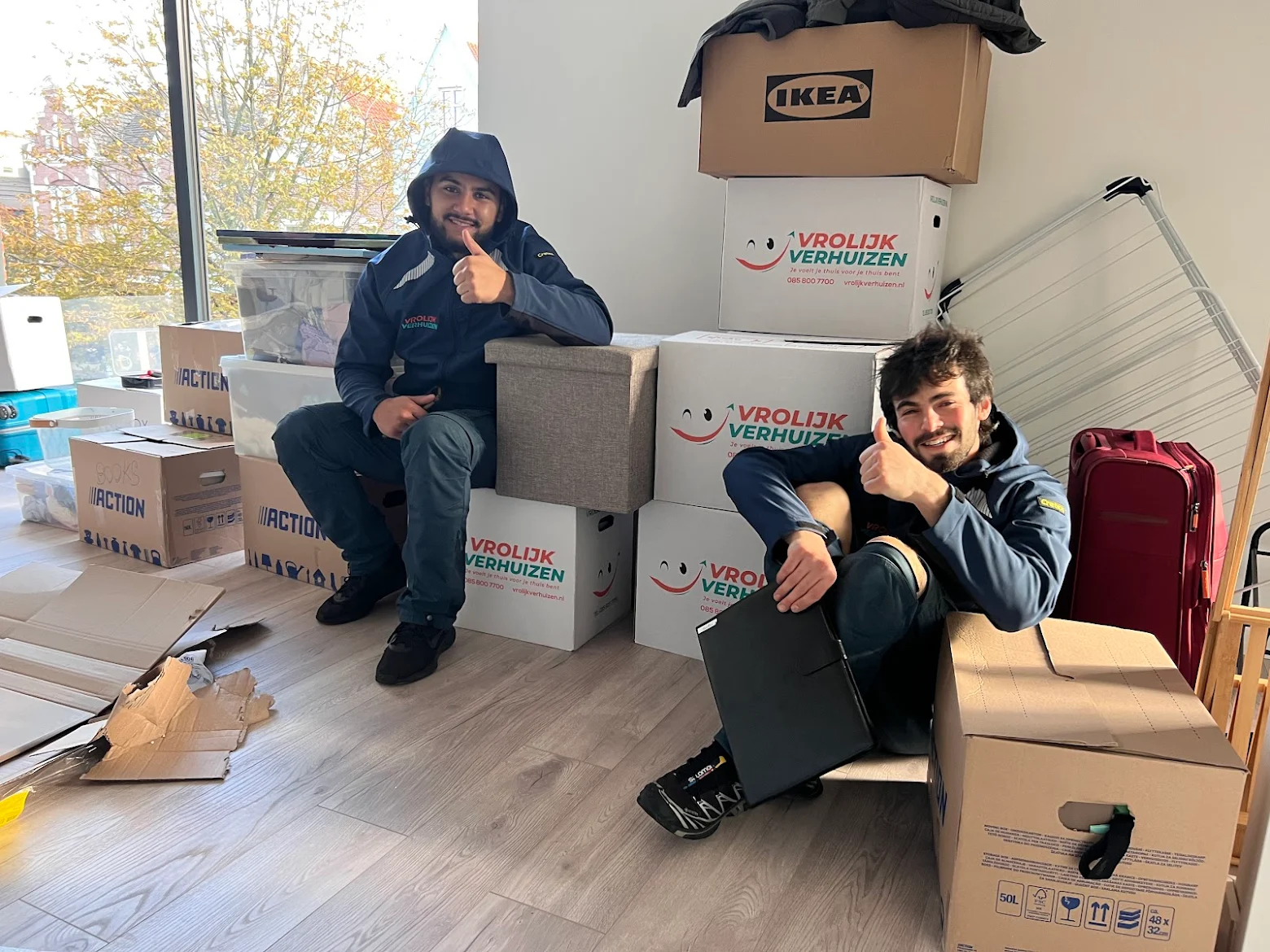 Verhuisdozen van Vrolijk Verhuizen en van Ikea in 1 foto